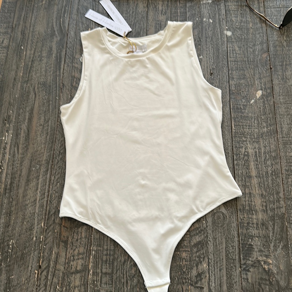 🤍BNWT House of Harlow All Day Contour Sleeveless Thong Bodysuit 🤍
